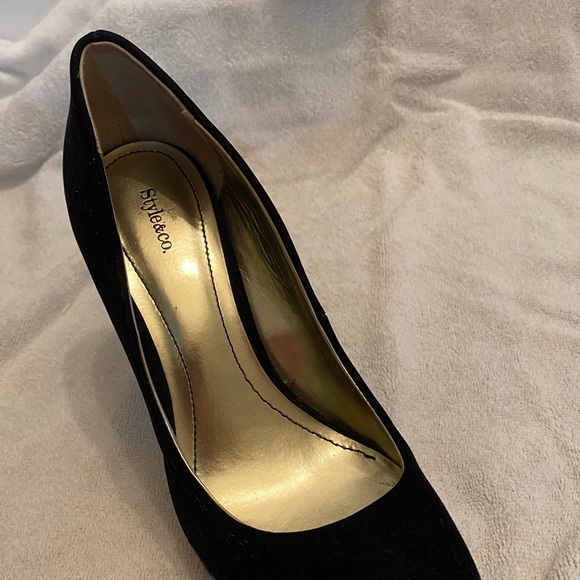 STYLE & CO. Velvet Pump - Picture 2 of 2